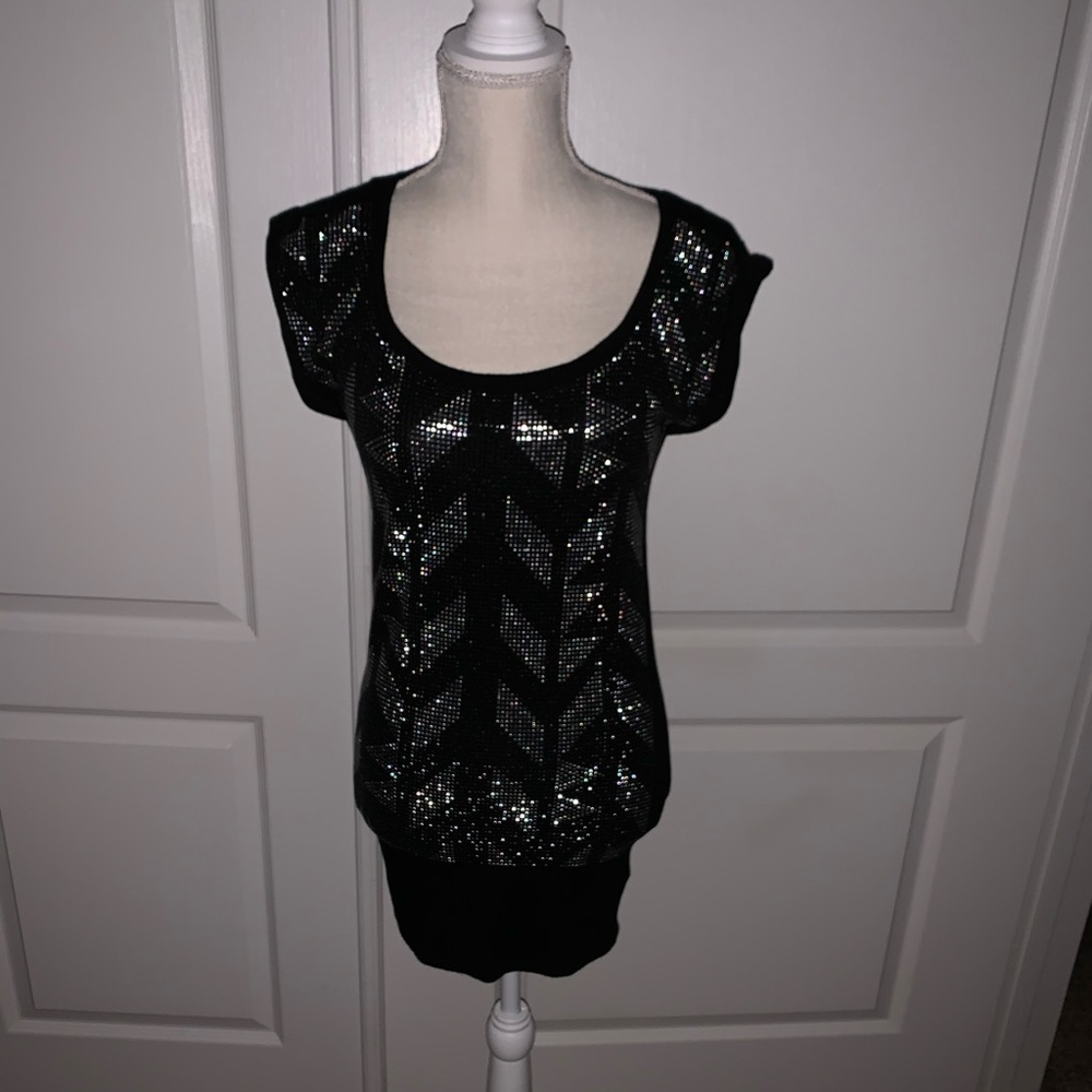 GUESS Top - Picture 5 of 11